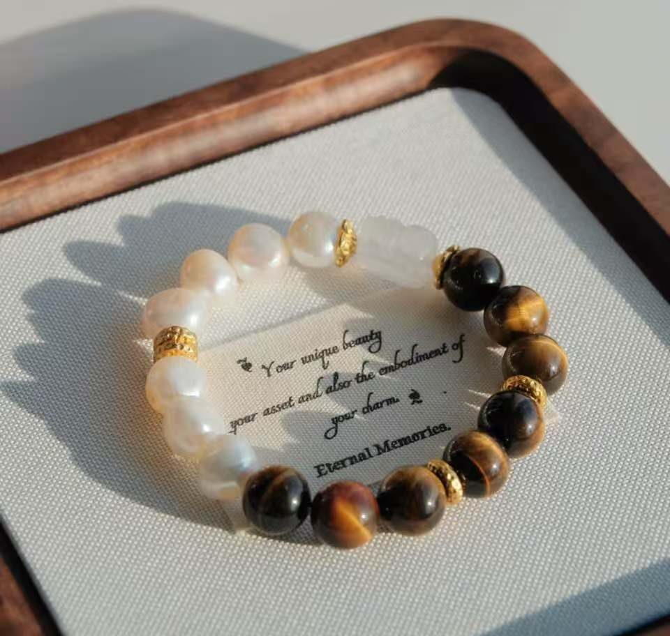 Golden Eye Moon Pearl